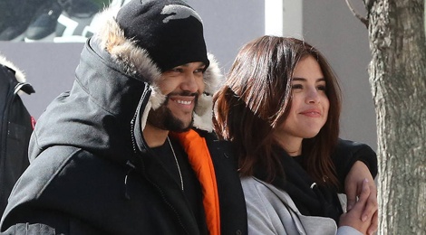 Selena Gomez mac gian di toi xem ban trai bieu dien hinh anh