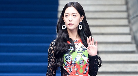 ‘Bom sex Han’ lan at dan chi o Tuan le thoi trang Seoul hinh anh