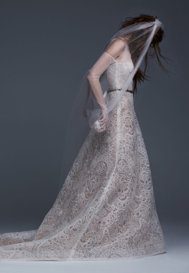 Vera Wang tung vay cuoi pha cach,  goi cam anh 7