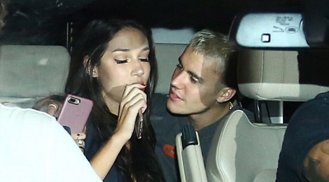 Justin Bieber om ap gai la trong xe hoi o Brazil hinh anh