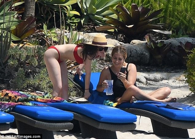 Sao nu ‘50 sac thai’ dien bikini nuot na anh 3