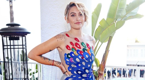 Con gai Michael Jackson quyen ru tren tham do hinh anh