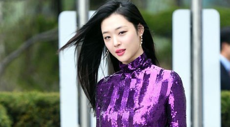 'Gai hu' Sulli noi bat voi vay xe o su kien hinh anh