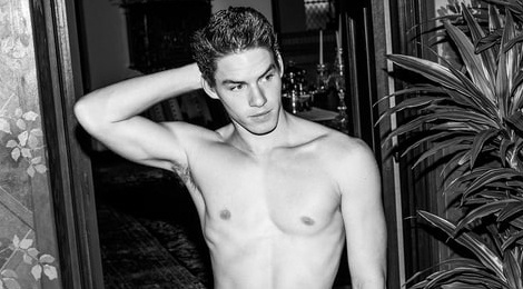 Chau trai ba Hillary Clinton ve 'chung nha' voi Gigi Hadid hinh anh