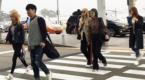 EXID sanh dieu o san bay khi chuan bi toi Viet Nam hinh anh
