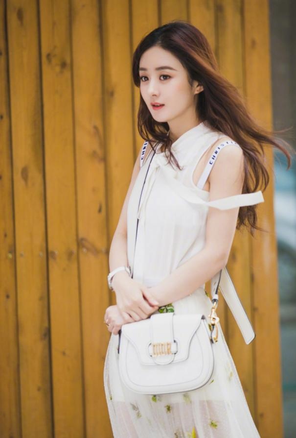 Luu Diec Phi dung hang Trieu Le Dinh anh 4