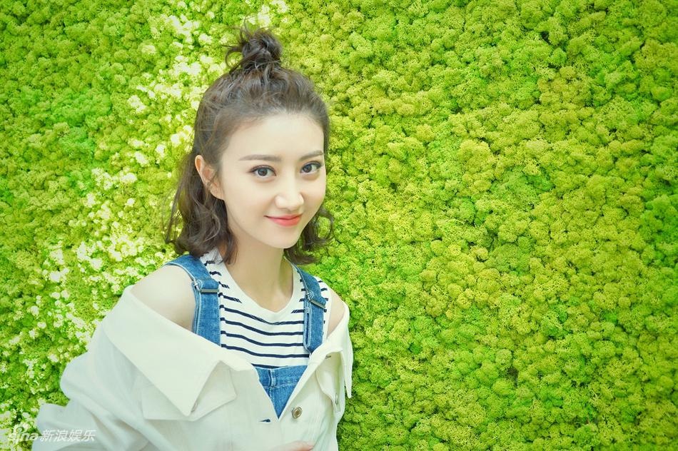 Giai nhan Hoa ngu giam nhiet dau he bang toc bui hinh anh