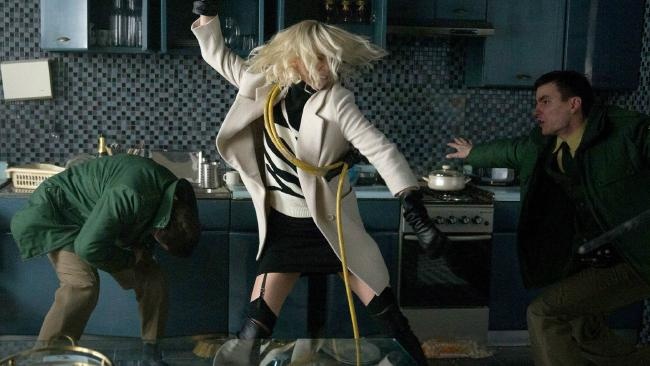 Charlize Theron từng suýt liệt người ảnh 1 Charlize Theron tung suyt liet nguoi anh 1