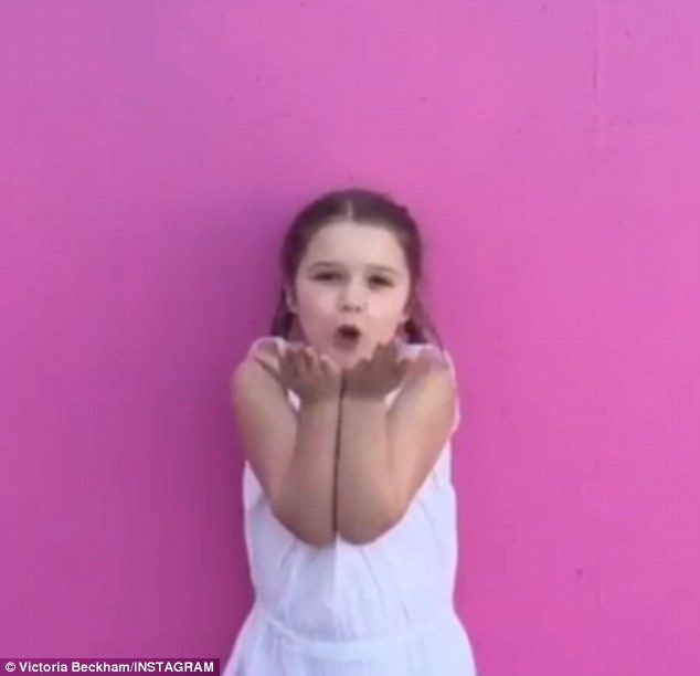 Be Harper tha tim hat mung sinh nhat me Vic anh 1