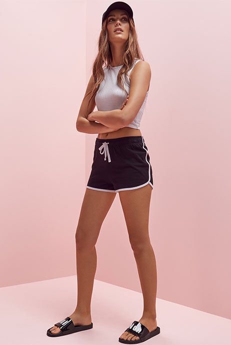 kieu giay phoi cung quan shorts anh 10