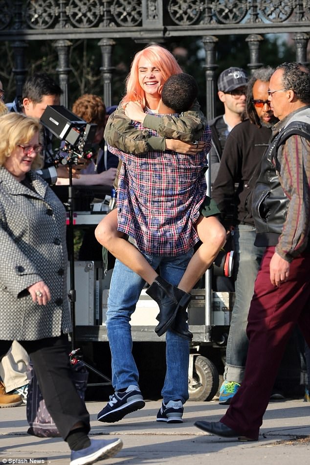 Cara Delevingne cao dau anh 7