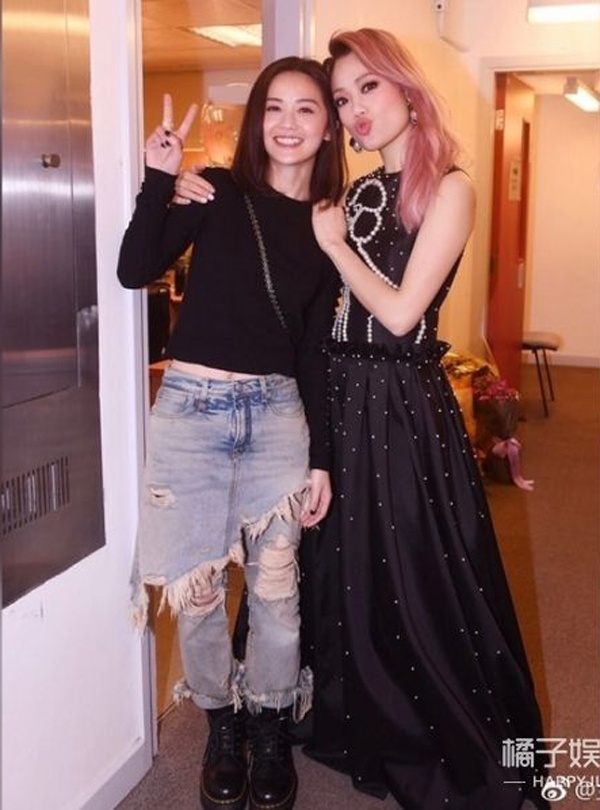 Sao Hoa ngu mac jeans rach anh 8