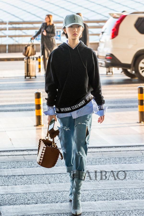 Sao Hoa ngu mac jeans rach anh 4