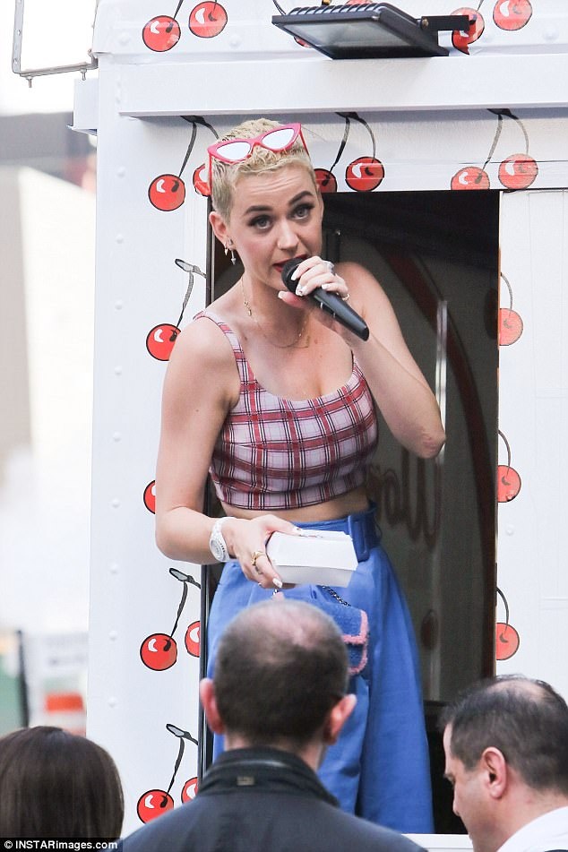 Katy Perry mặc gợi cảm ảnh 1 Katy Perry mac goi cam anh 1