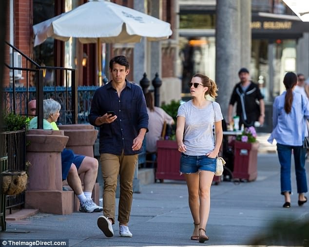 Emma Watson gian di dao pho voi ban trai doanh nhan cong nghe anh 6