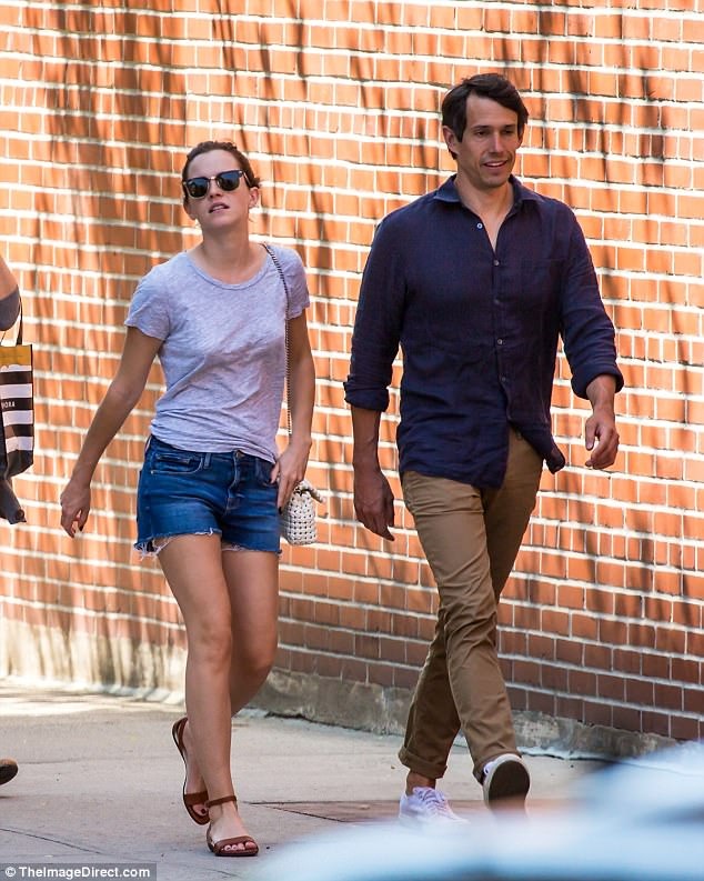 Emma Watson gian di dao pho voi ban trai doanh nhan cong nghe anh 5