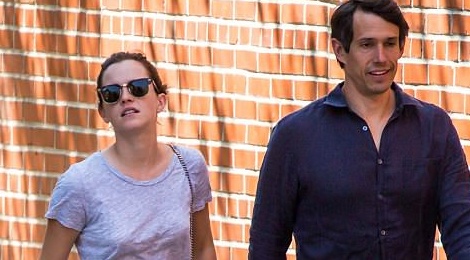 Emma Watson gian di dao pho voi ban trai doanh nhan hinh anh