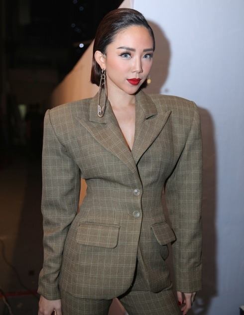 mac vest don giong Toc Tien anh 2