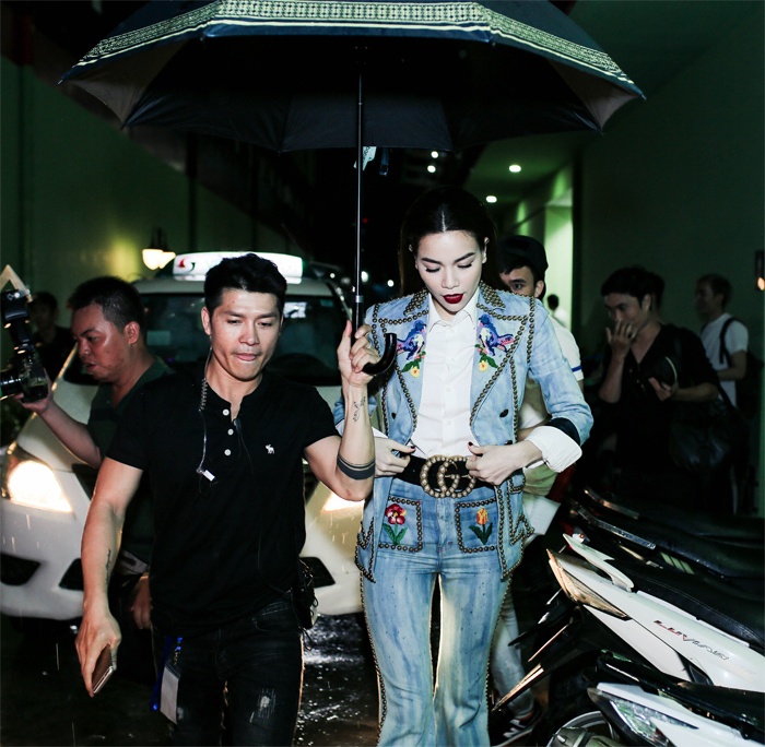 Ha Ho dien cay jeans hang hieu anh 1