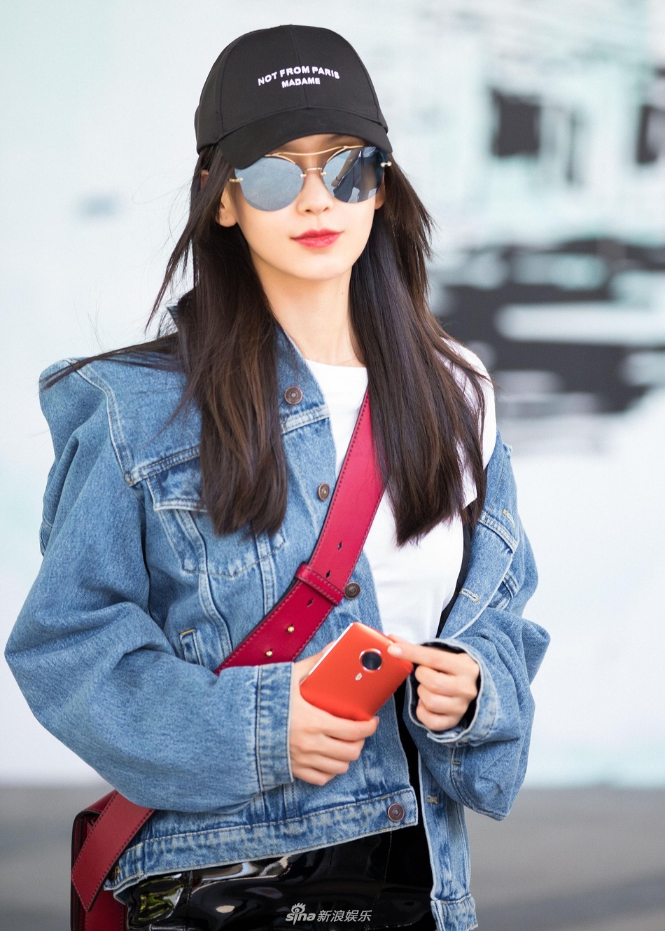 Angelababy mac sanh dieu o san bay anh 2