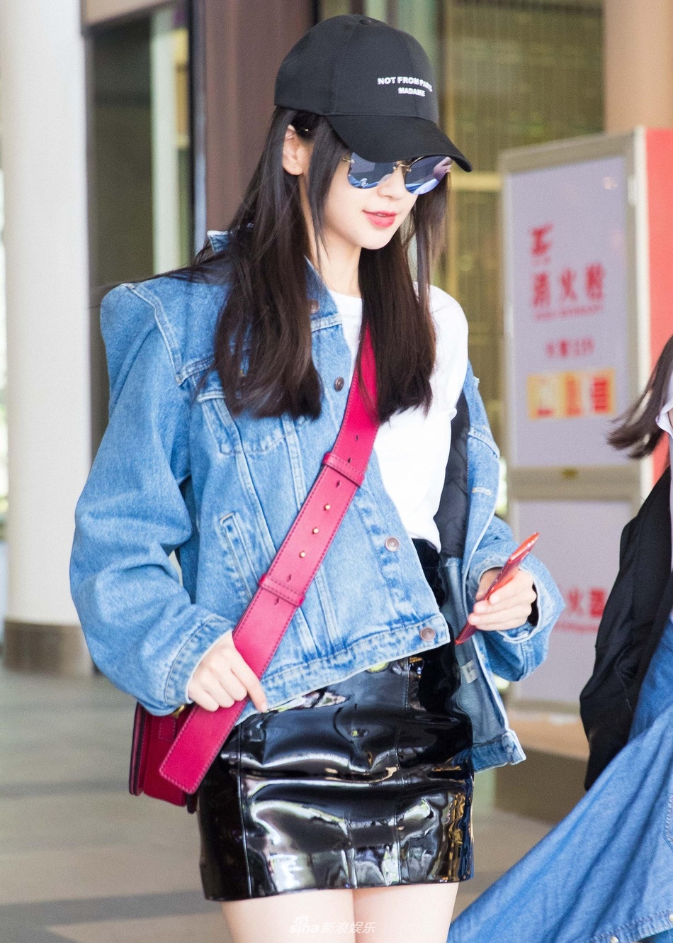 Angelababy mac sanh dieu o san bay anh 3