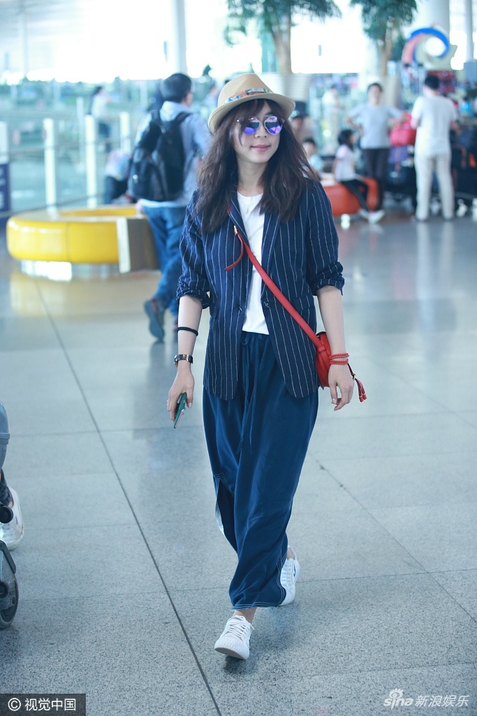 Trương Bá Chi khoe thời trang sân bay ảnh 7 Truong Ba Chi khoe thoi trang san bay anh 7