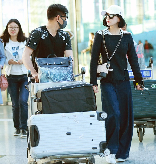 Trương Bá Chi khoe thời trang sân bay ảnh 4 Truong Ba Chi khoe thoi trang san bay anh 4