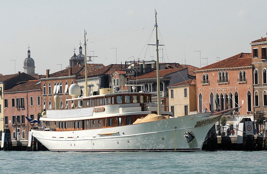 Hàng triệu USD của Johnny Depp bỗng dưng mất hơi ảnh 2 Hang trieu USD cua Johnny Depp bong dung mat hoi anh 2