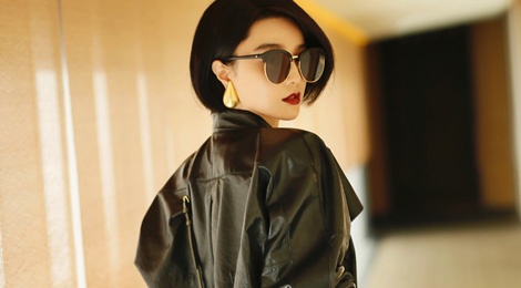 Pham Bang Bang khac la voi toc ngan khi di xem thoi trang hinh anh