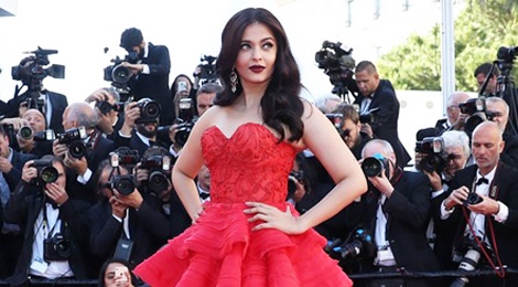 Nhung lan hoa hau dep nhat the gioi toa sang o Cannes hinh anh