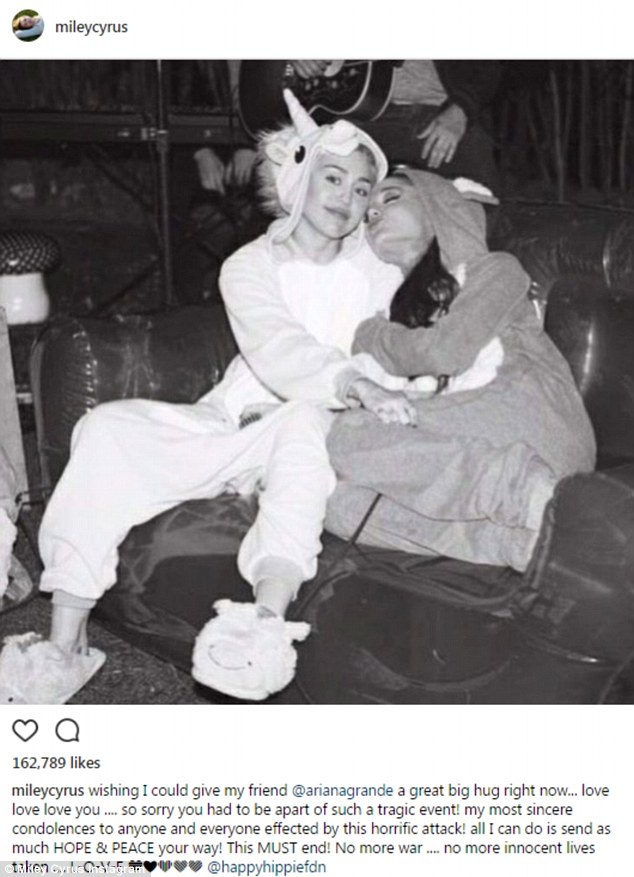 Ariana Grande lên tiếng về vụ nổ bom tại concert ảnh 3 Ariana Grande len tieng ve vu no bom tai concert anh 3