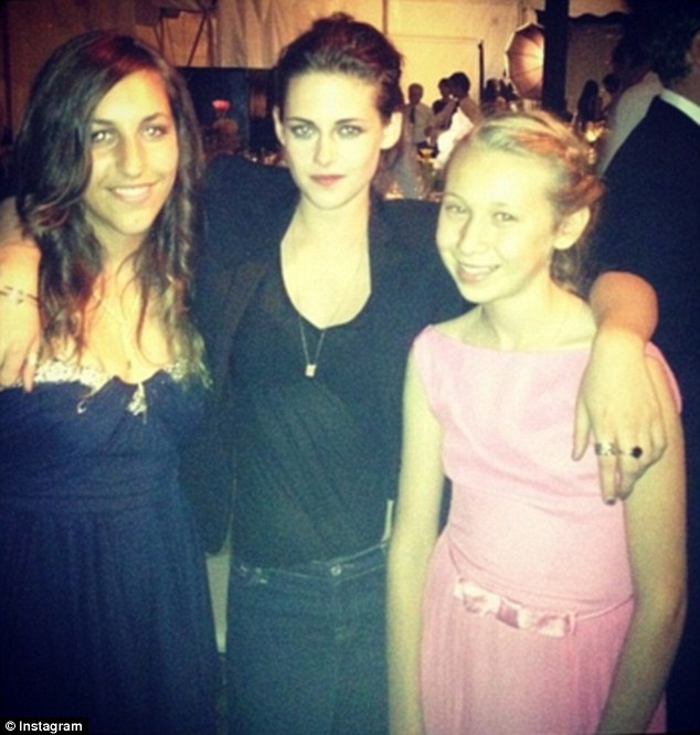 Kristen Stewart phá quy tắc mặc trên thảm đỏ ảnh 6 Kristen Stewart pha quy tac mac tren tham do anh 6