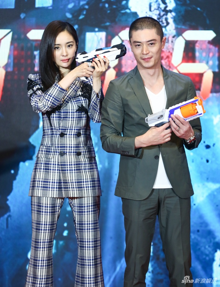 Duong Mich va Hac Kien Hoa tung hung an y trong su kien anh 2