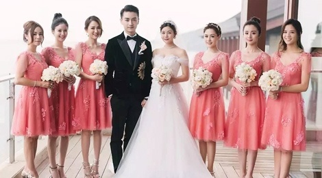 My nhan Hoa ngu chon trang phuc tre trung khi lam phu dau hinh anh