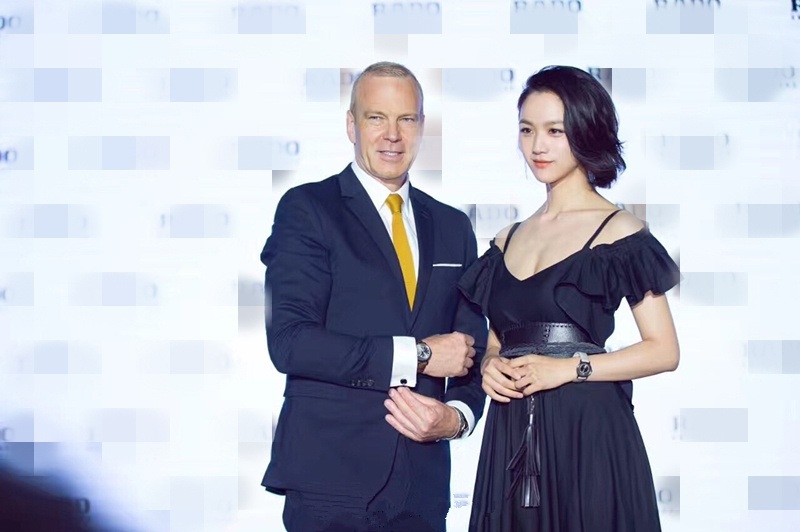 Thang Duy lung tung vi mac vay goi cam anh 1