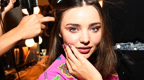 Miranda Kerr lan dau di dien sau khi cuoi chong ty phu hinh anh