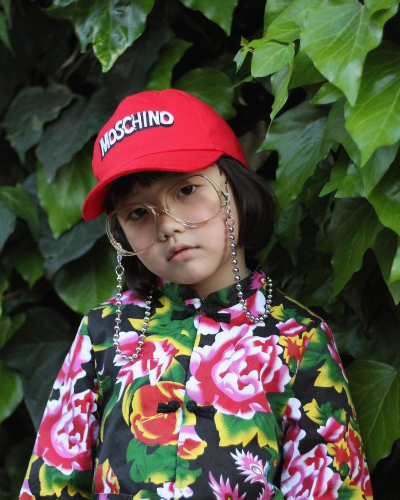 Cô bé fashionista nhí gây bão công đồng mạng ảnh 1 Co be fashionista nhi gay bao cong dong mang anh 1