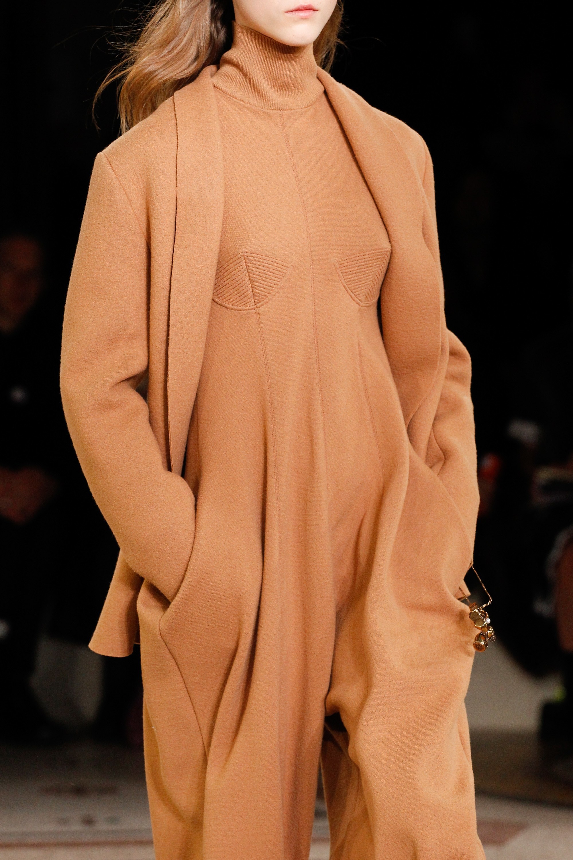 Ao nguc hinh vien dan quay tro lai lang mot nam nay anh 7