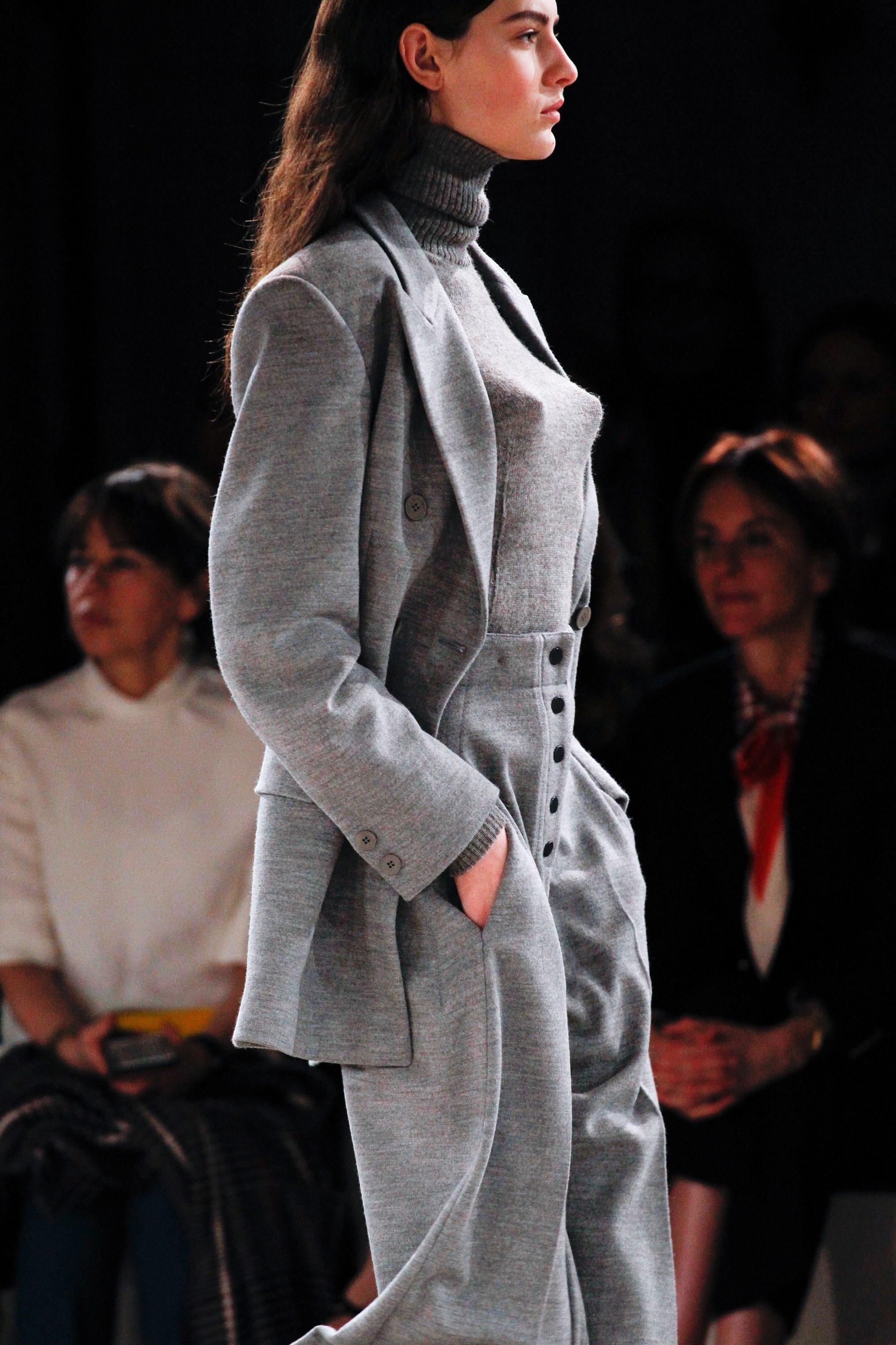 Ao nguc hinh vien dan quay tro lai lang mot nam nay anh 8