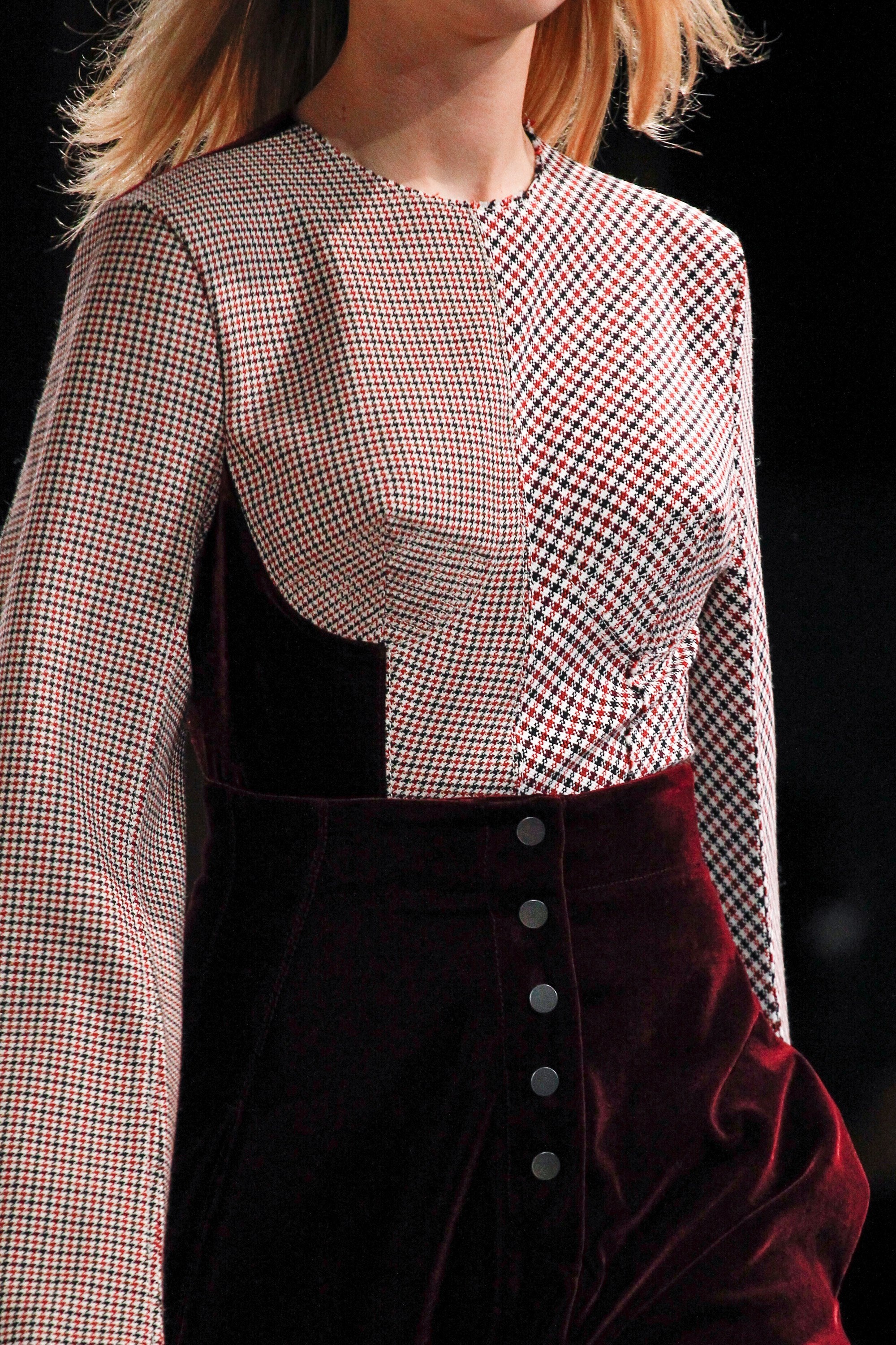 Ao nguc hinh vien dan quay tro lai lang mot nam nay anh 9