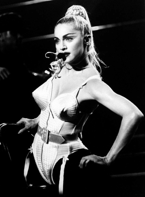 Ao nguc hinh vien dan quay tro lai lang mot nam nay anh 6