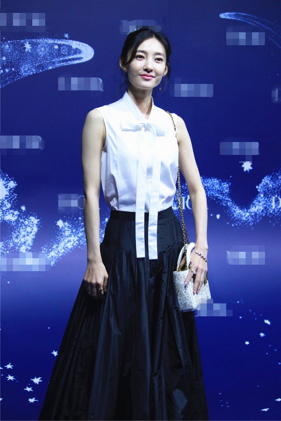 Angelababy khoe lưng trần ở sự kiện ảnh 7 Angelababy khoe lung tran o su kien anh 7