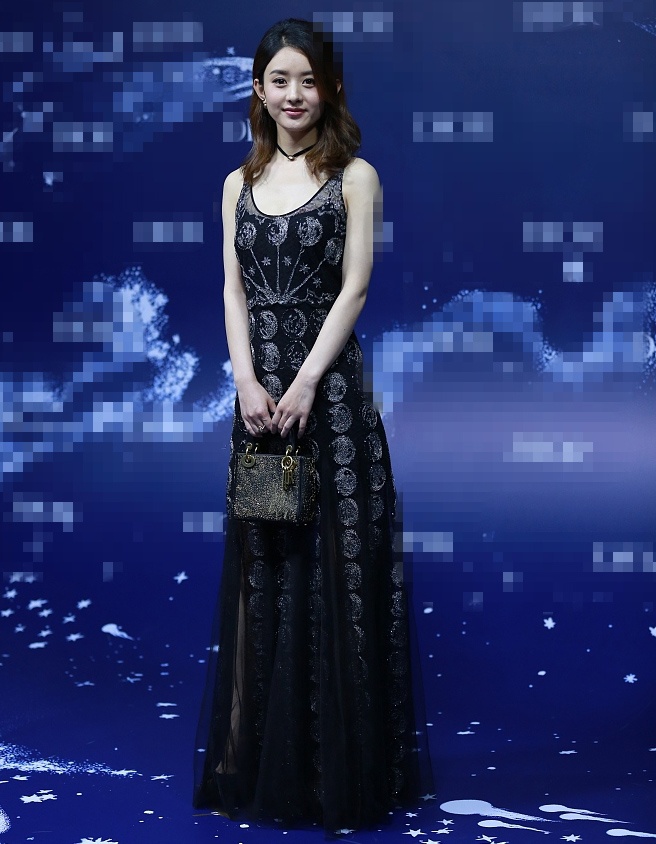 Angelababy khoe lưng trần ở sự kiện ảnh 5 Angelababy khoe lung tran o su kien anh 5