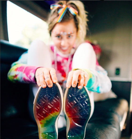 Miley Cyrus ra mắt dòng giày mới cùng Converse ảnh 1 Miley Cyrus ra mat dong giay moi cung Converse anh 1