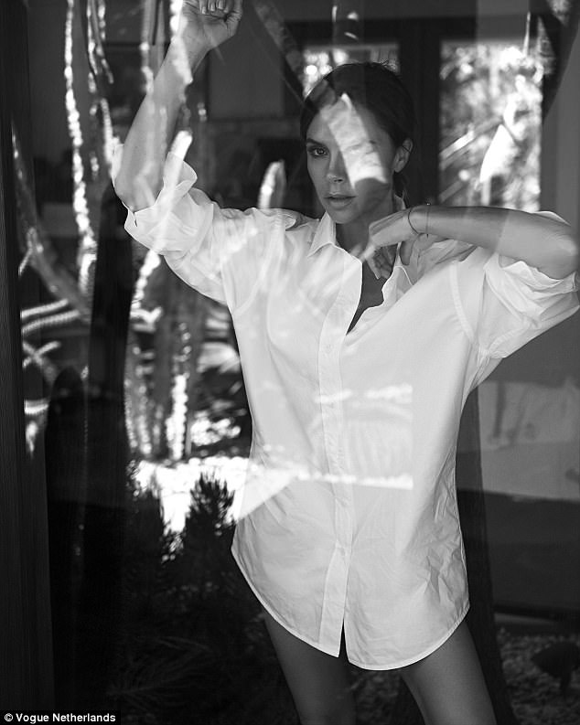 Victoria Beckham tren tap chi vogue 2017 anh 2