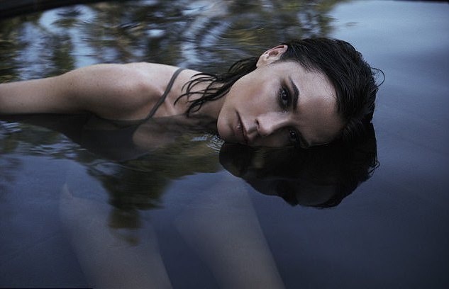 Victoria Beckham tren tap chi vogue 2017 anh 3