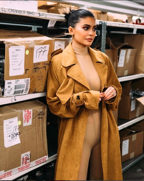 Những bộ trang phục táo bạo của cô nàng Kylie Jenner ảnh 7 Nhung bo trang phuc tao bao cua co nang Kylie Jenner anh 7