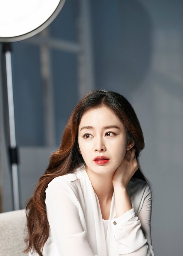 Bà bầu Kim Tae Hee xinh đẹp trong ảnh mới  ảnh 1 Ba bau Kim Tae Hee xinh dep trong anh moi anh 1