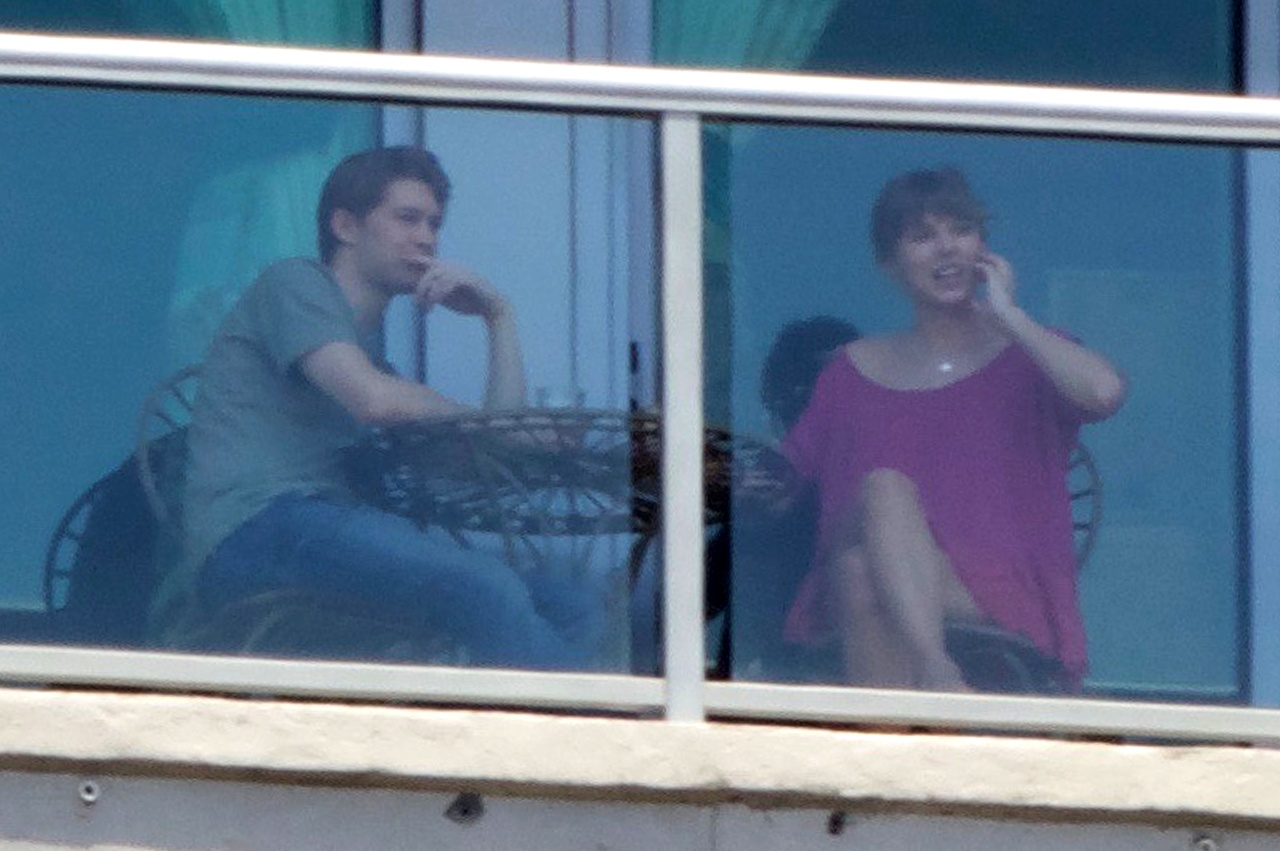 Taylor Swift gap bo me Joe Alwyn anh 2