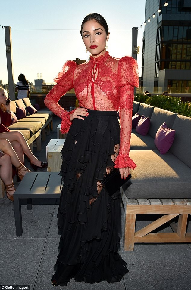 Hoa hau Hoan vu gay chu y vi mac ao mong tang anh 3